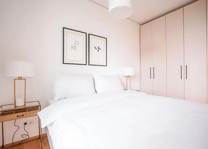 Executive W/ Rooftop Pool Vienna